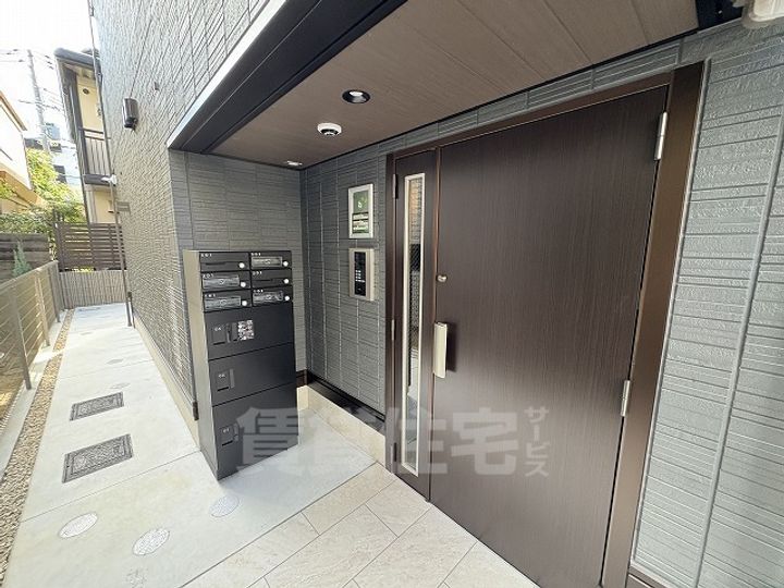 リラフィナート西宮北口の玄関