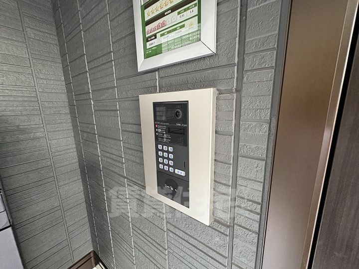 リラフィナート西宮北口の玄関