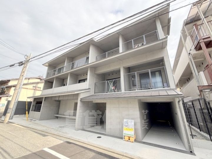 STANDZ金閣寺前の外観