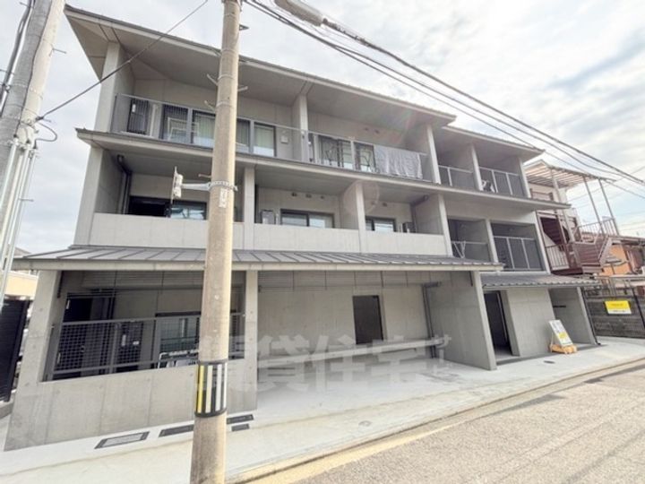 STANDZ金閣寺前の外観