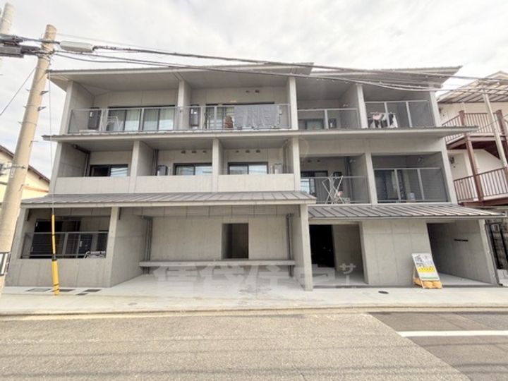 STANDZ金閣寺前の外観