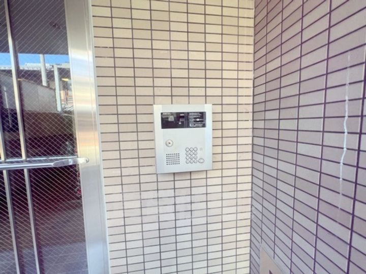 アブレスト四条大宮の玄関
