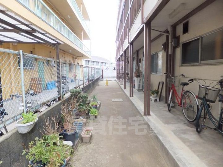 大阪府豊中市螢池中町3丁目の賃貸マンションの外観