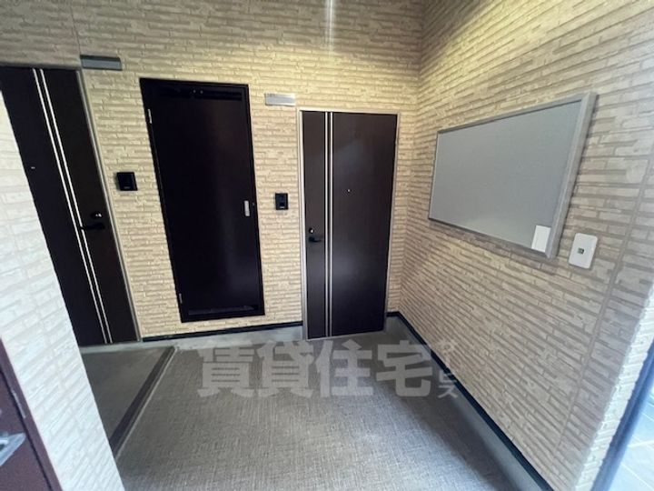 H-maison塚本3の玄関