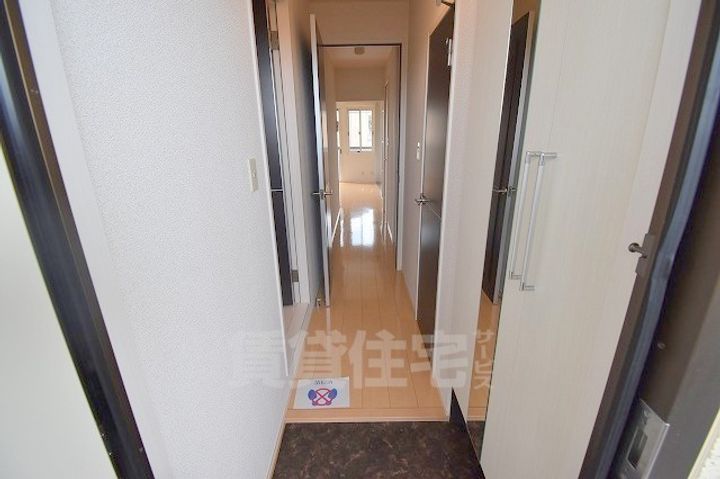 セジュールコウハナC棟の玄関