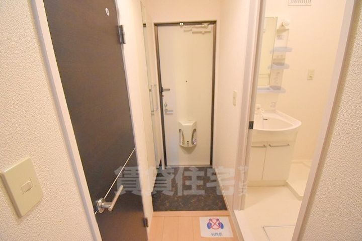 セジュールコウハナC棟の玄関