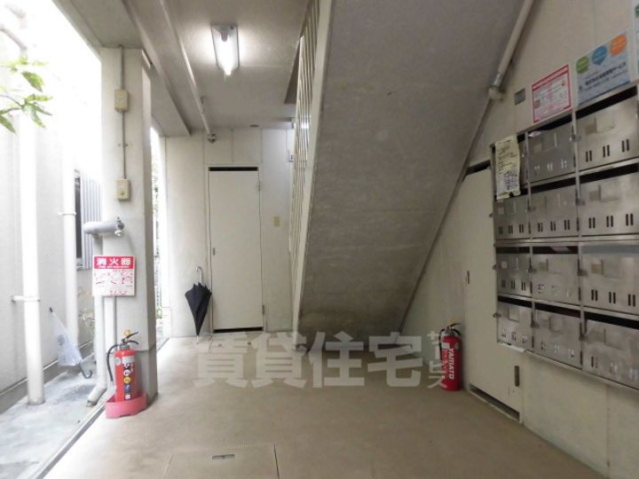 大阪府豊中市螢池東町2丁目の賃貸マンションの玄関