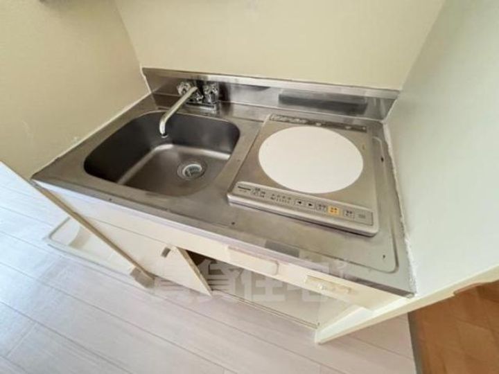 大阪府豊中市螢池東町2丁目の賃貸マンションのキッチン