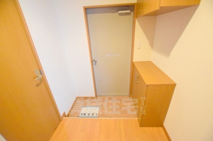 信光プラザ305の玄関