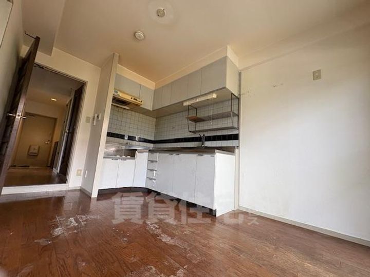 大阪府大阪市住吉区山之内4丁目の賃貸マンションの居間