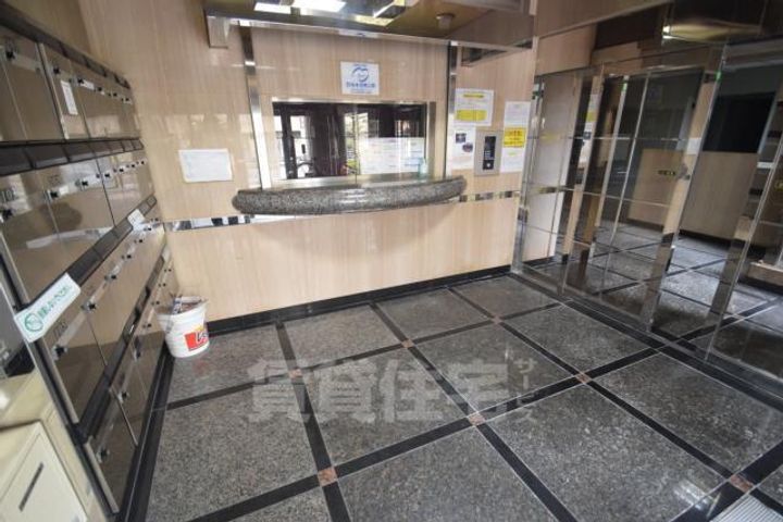 大阪府大阪市住吉区山之内4丁目の賃貸マンションの玄関