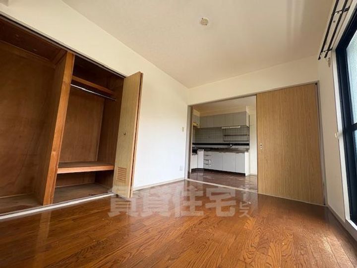 大阪府大阪市住吉区山之内4丁目の賃貸マンションの居間