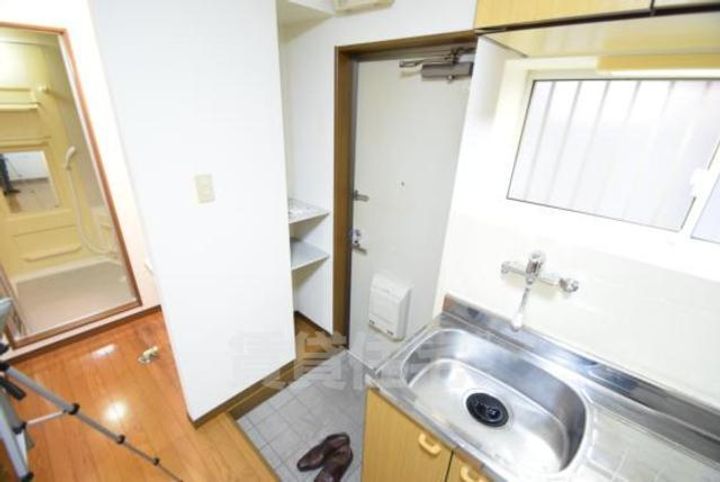 大阪府摂津市東別府2丁目の賃貸アパートの玄関