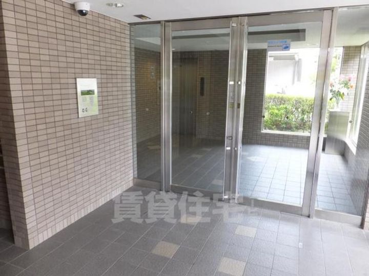 大阪府豊中市西泉丘1丁目の賃貸マンションの玄関