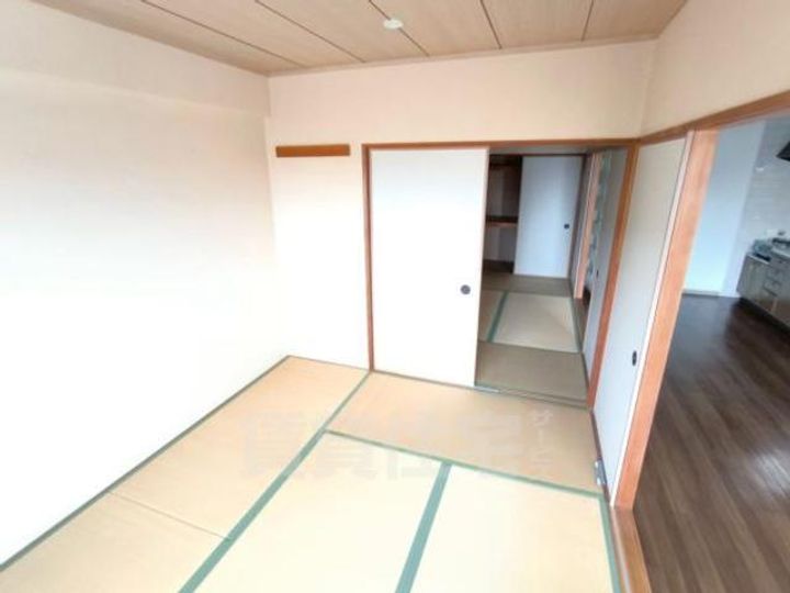 大阪府豊中市西泉丘1丁目の賃貸マンションの寝室