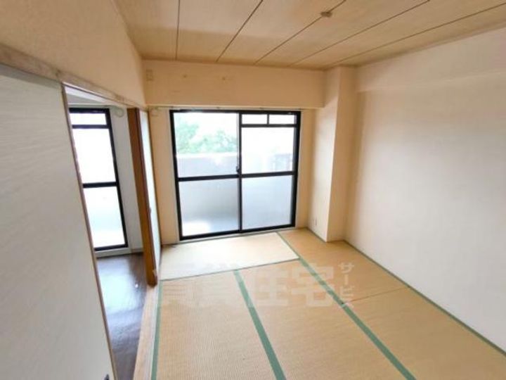 大阪府豊中市西泉丘1丁目の賃貸マンションの寝室
