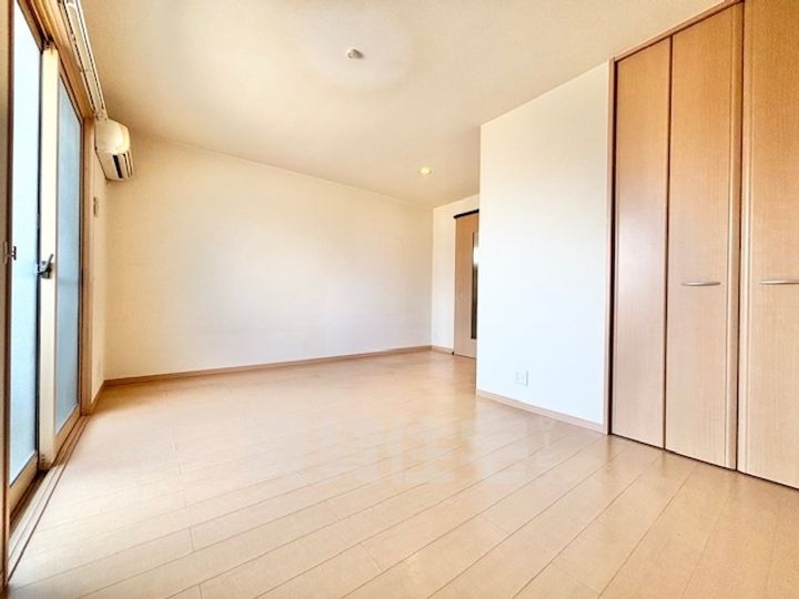 大阪府摂津市千里丘2丁目の賃貸アパートの寝室