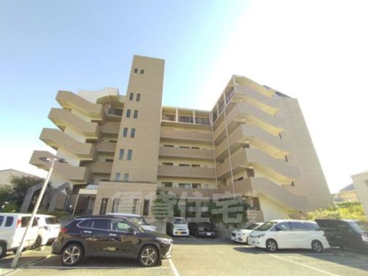 大阪府吹田市山田東1丁目の賃貸マンションの外観