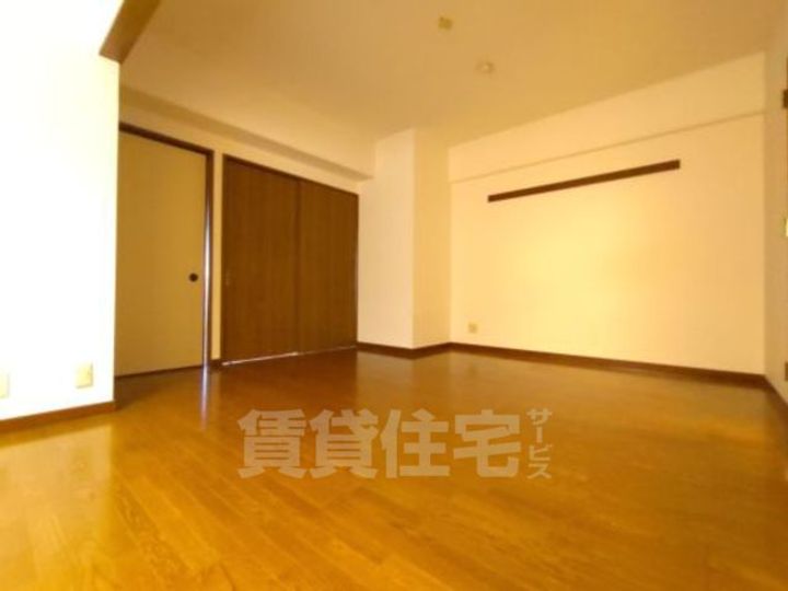 大阪府吹田市山田東1丁目の賃貸マンションの居間