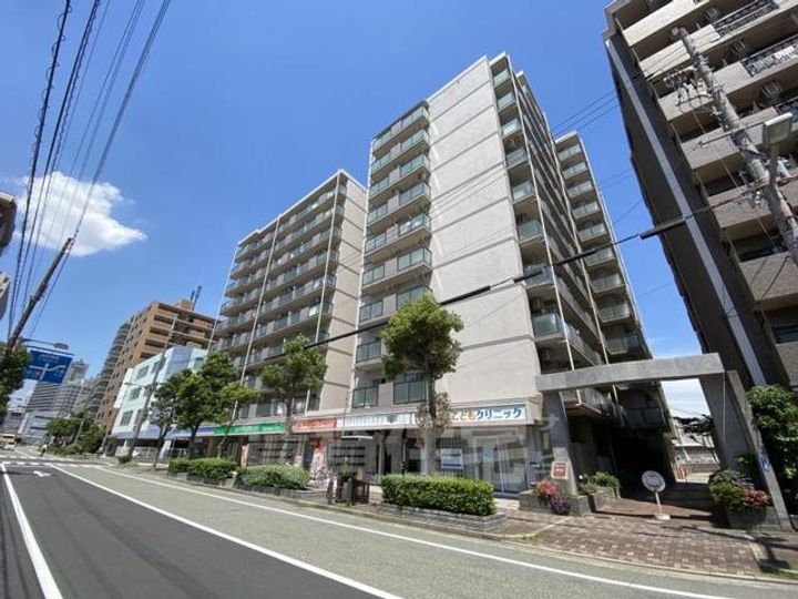 コスモ尼崎駅前通りの外観