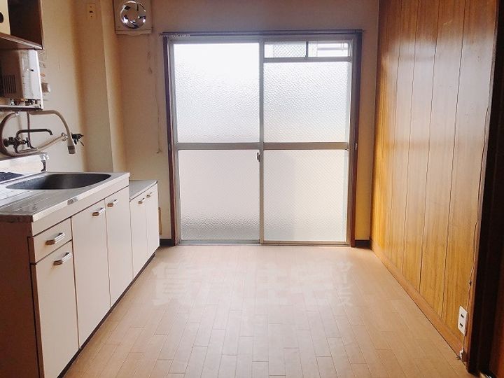 マンション イワタ205の居間