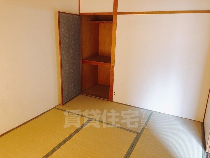 マンション イワタ205の居間