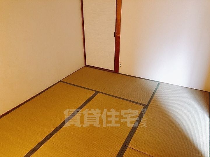 マンション イワタ205の居間