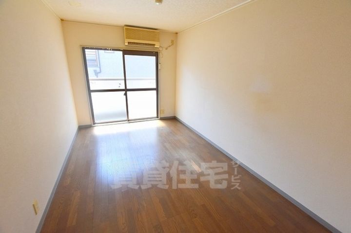 エクセルハイツ西浦302の居間