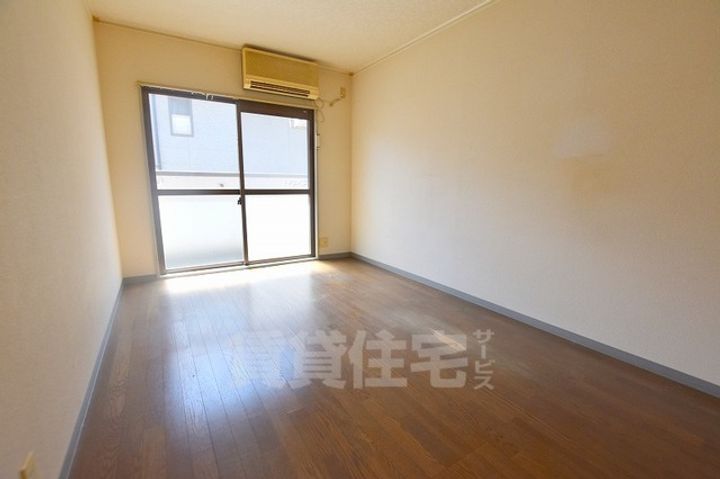 エクセルハイツ西浦302の居間