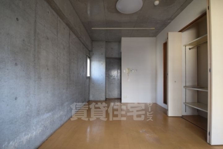 大阪府大阪市住吉区苅田7丁目の賃貸マンションの居間