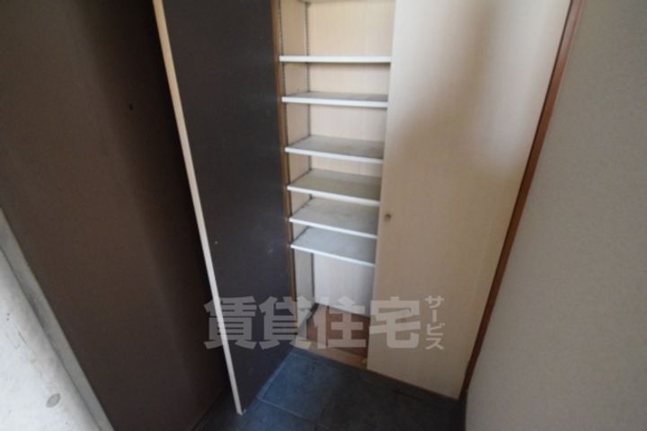 大阪府大阪市住吉区苅田7丁目の賃貸マンションの玄関