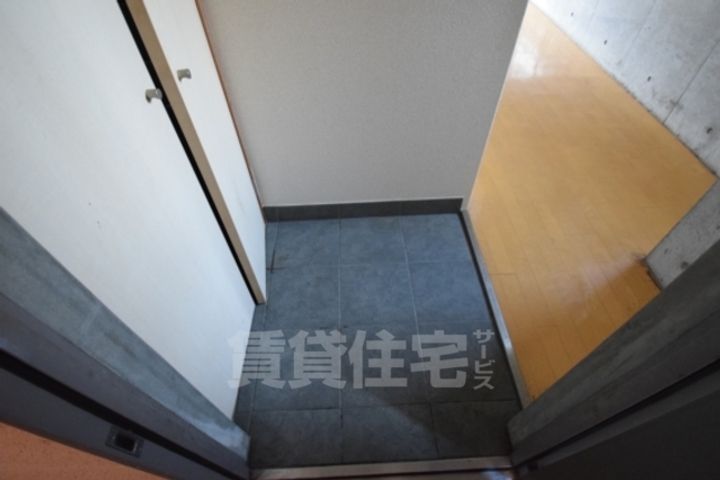 大阪府大阪市住吉区苅田7丁目の賃貸マンションの玄関