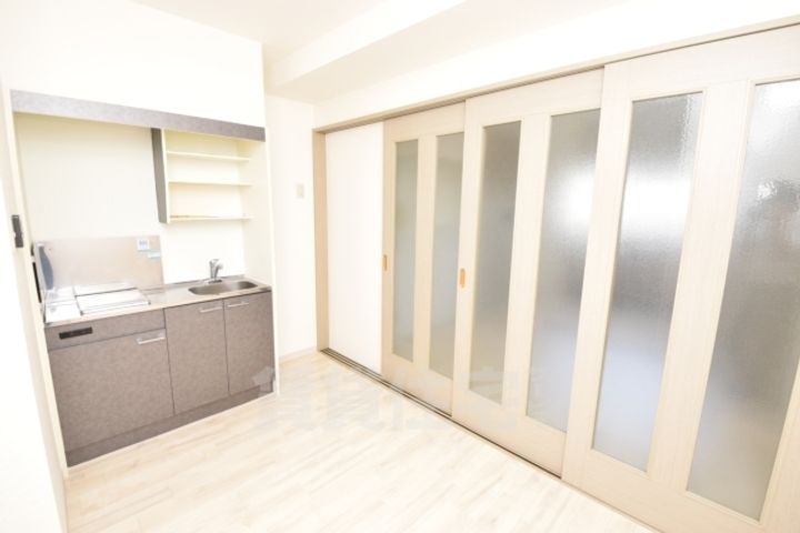 大阪府堺市北区中百舌鳥町6丁の賃貸マンションの居間