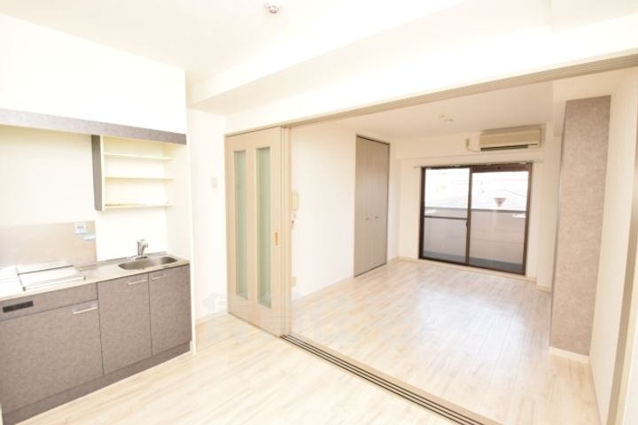 大阪府堺市北区中百舌鳥町6丁の賃貸マンションの居間