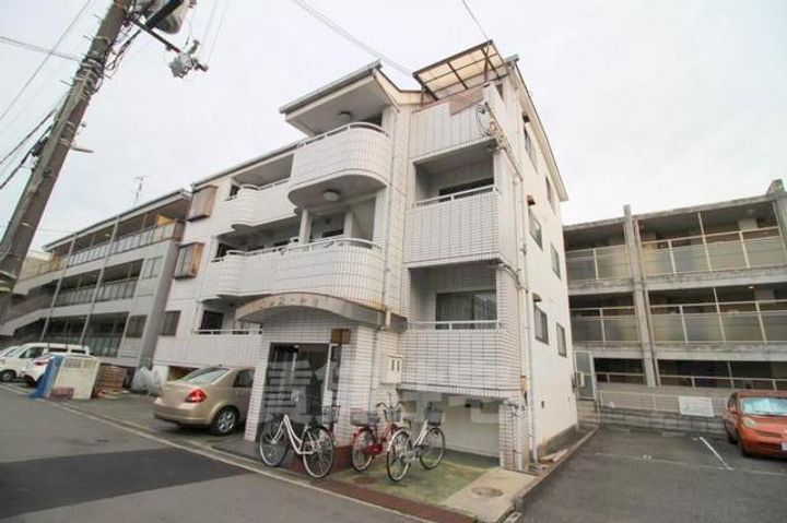 パレス・トミの外観