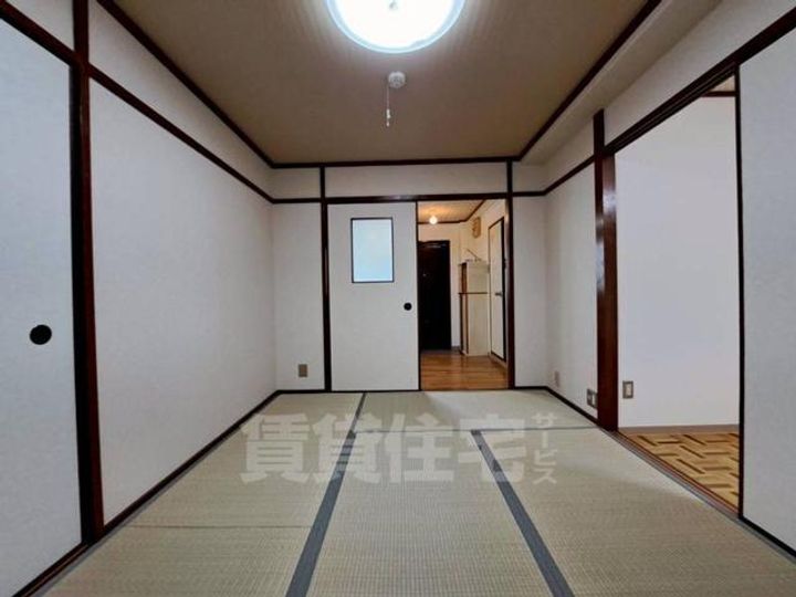 パレス・トミの居間