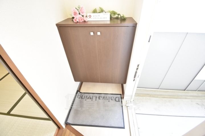 大阪府堺市南区和田東の賃貸アパートの玄関