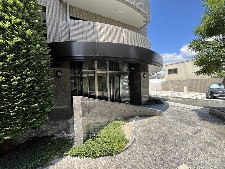 ロイヤルシャトー門戸の玄関