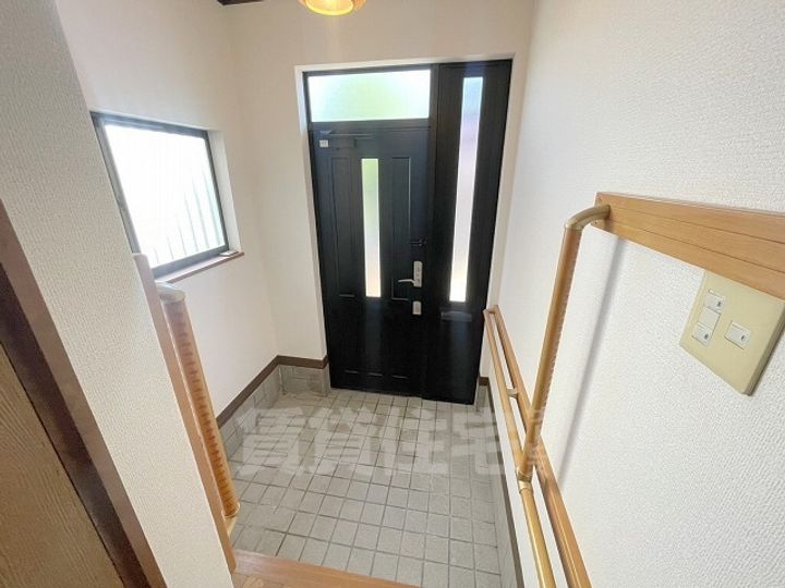 大阪府羽曳野市恵我之荘2丁目(一戸建)の賃貸物件の玄関