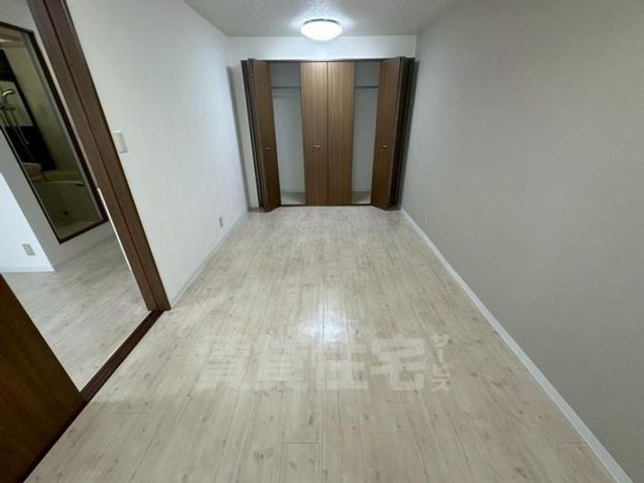 大阪府豊中市岡上の町3丁目の賃貸マンションの内装
