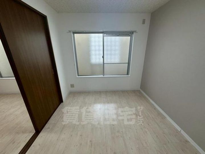 大阪府豊中市岡上の町3丁目の賃貸マンションの居間