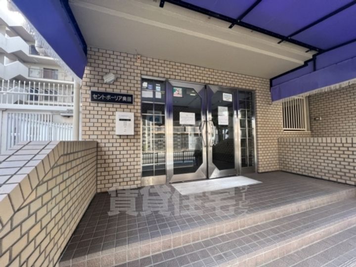 大阪府堺市中区深井東町の賃貸マンションの玄関