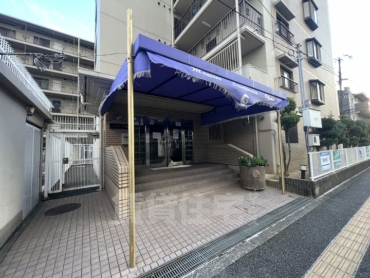 大阪府堺市中区深井東町の賃貸マンションの玄関