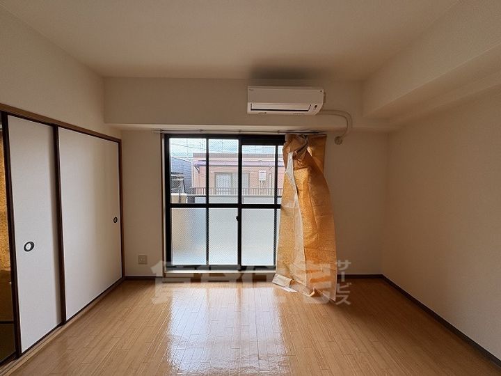 ウエストフィールド里中の居間