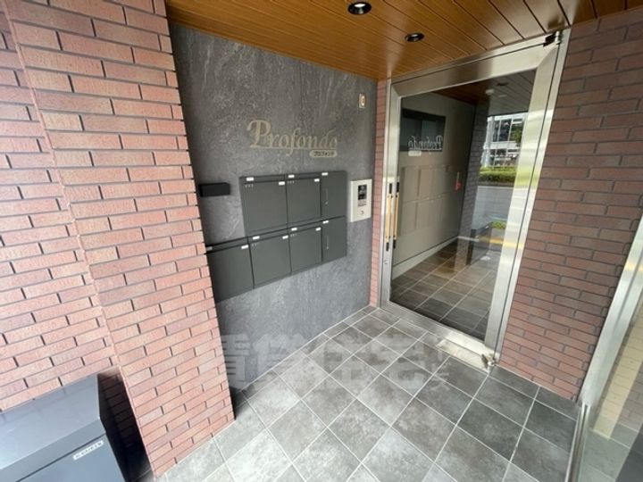 大阪府堺市中区深井清水町の賃貸マンションの玄関