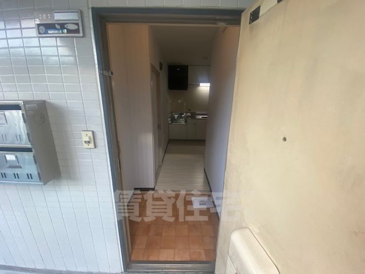 エクセル太子橋1の玄関