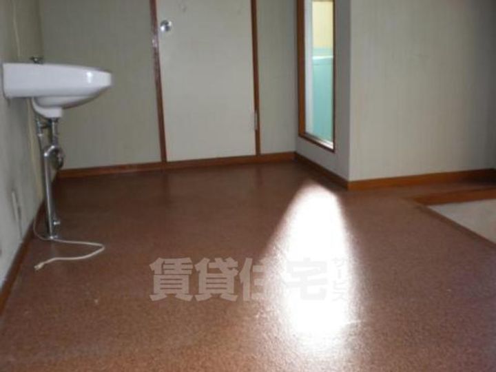 京都府京都市伏見区日野岡西町の賃貸アパートの玄関