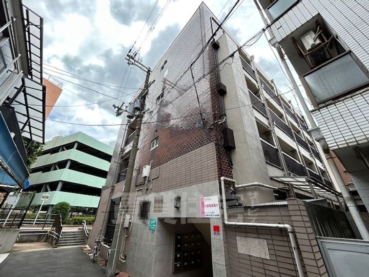 マンション八笑園の外観