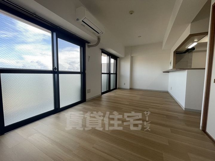 愛知県名古屋市千種区覚王山通9丁目の賃貸マンションの居間