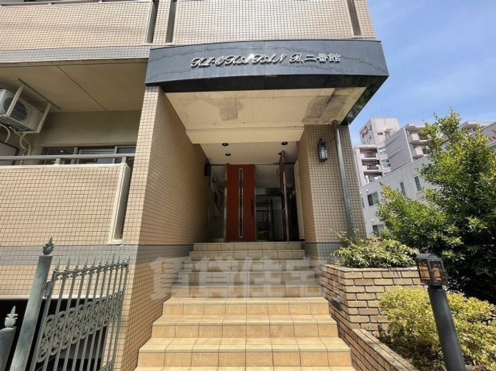 愛知県名古屋市千種区星が丘元町の賃貸マンションの玄関